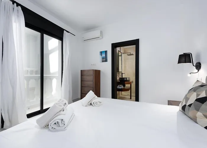 Casco Antiguo 2339 * 埃斯特波纳