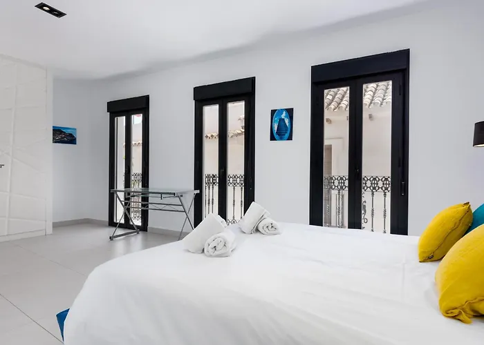 Casco Antiguo 2339 * Εστεπόνα